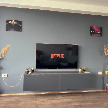 Апартаменти Luxury Jacuzzi View Free Parking