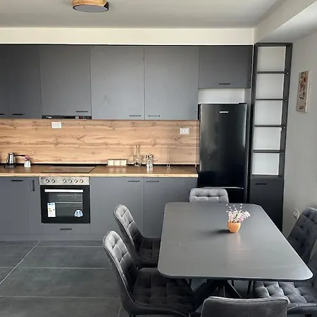 Luxury Jacuzzi View Free Parking Апартаменти