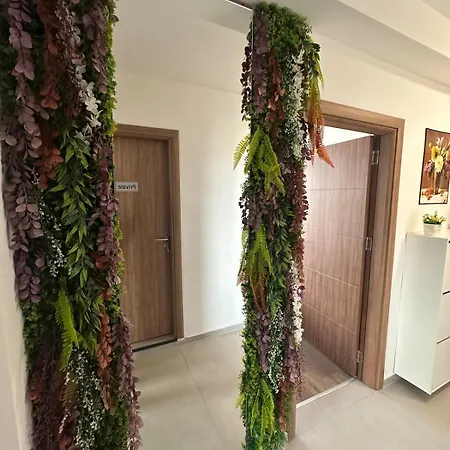 Luxury Jacuzzi View Free Parking Апартаменти